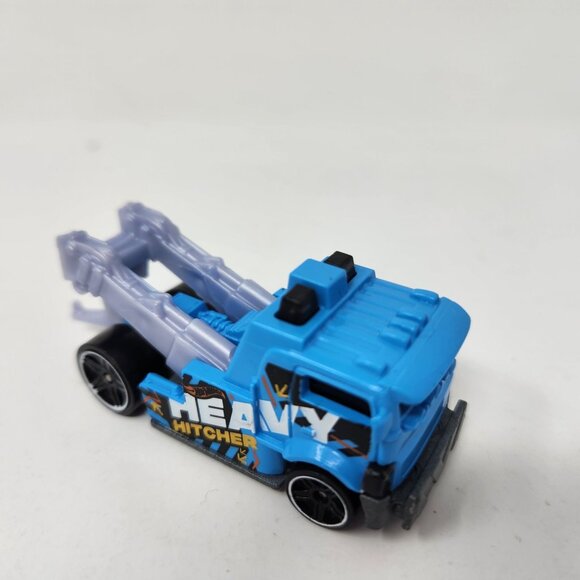 Hot Wheels Heavy Hitcher Tow Truck Blue & Gray Die-Cast Toy Vehicle 1:64 Scale M - Picture 3 of 7
